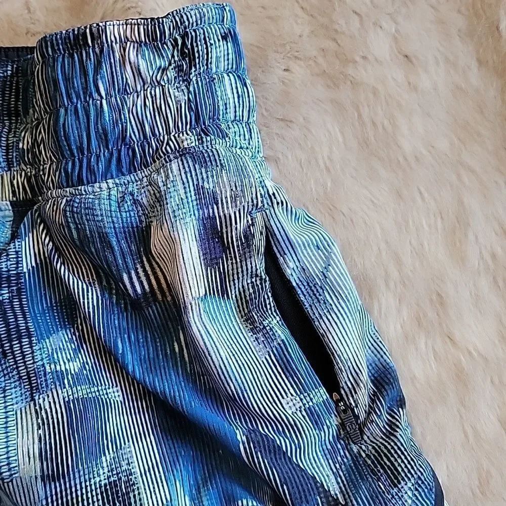 LULULEMON CHOOSE A SIDE SHORTS - BLACK NIGHT AND SUN DAZED MULTI BLUE, SIZE 4